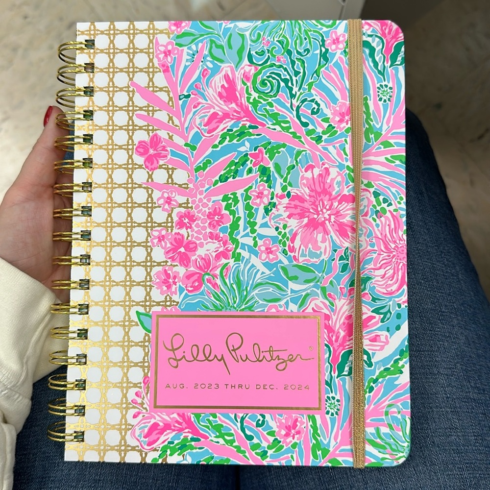 Brand new Lilly Pulitzer 17 month planner 2023-2024